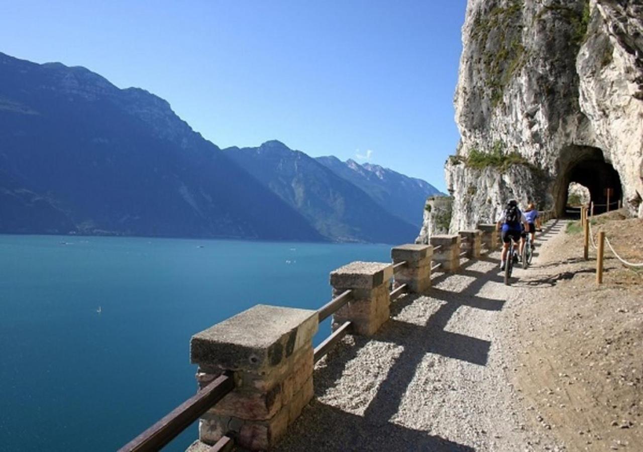 Casa Zanoni Lägenhet Torbole Sul Garda Exteriör bild