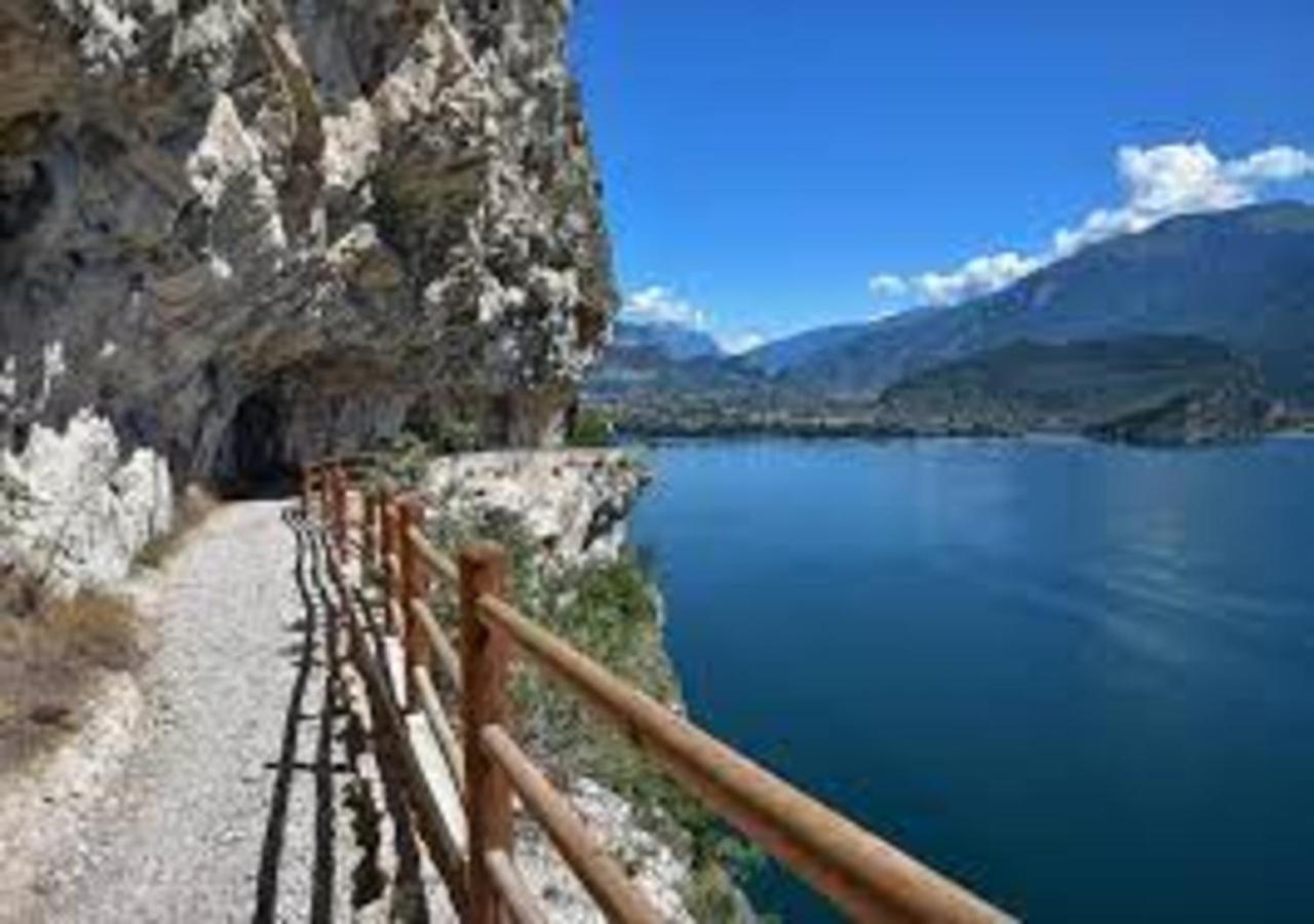 Casa Zanoni Lägenhet Torbole Sul Garda Exteriör bild